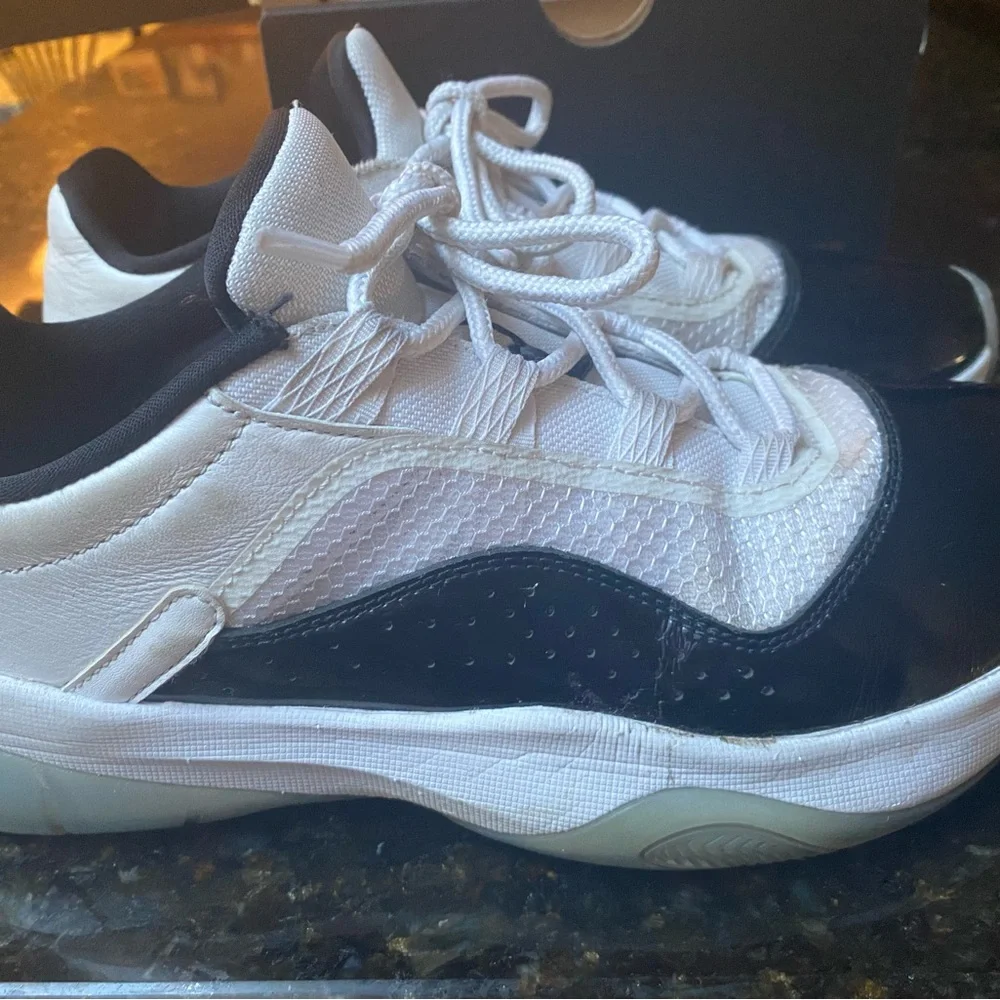 Air Jordan 11 CMFT Low V2 - Picture 10 of 12